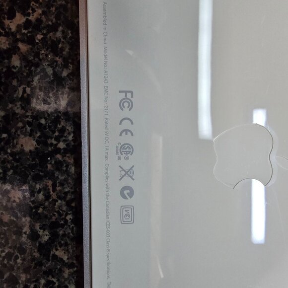 Apple USB A1243 Wired Keyboard with Numeric Keypad with 2 Additional USB Ports - Picture 4 of 9